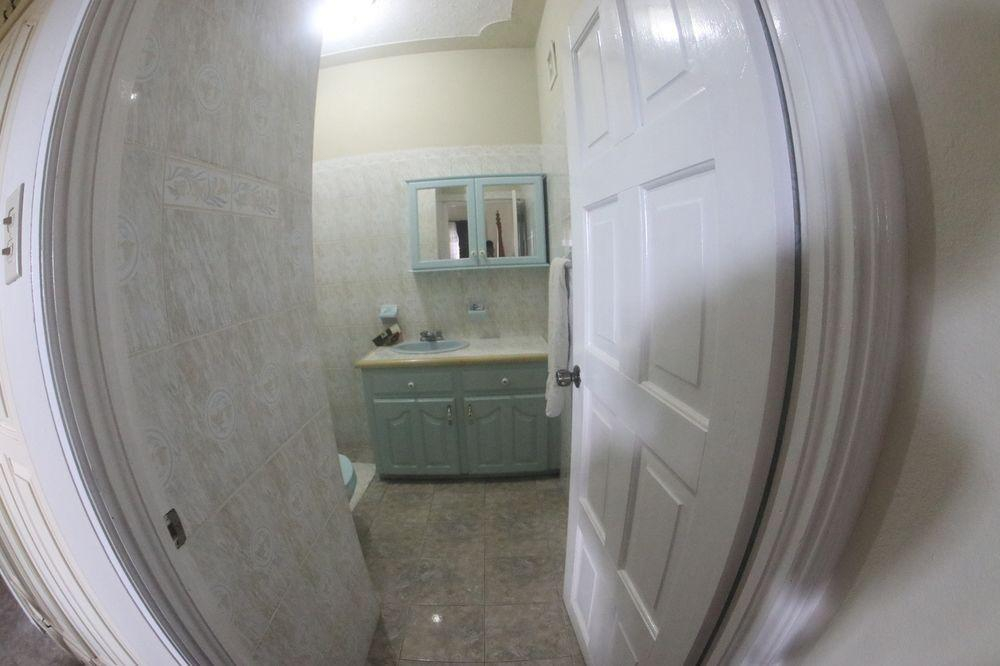 8 BR Waterfront Villa - Ocho Rios