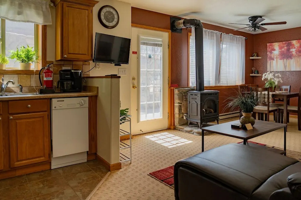 Alpenglow One Bedroom One Bath A18
