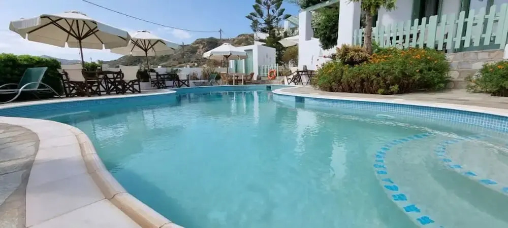 Skyros Luxury Poolside Getaway