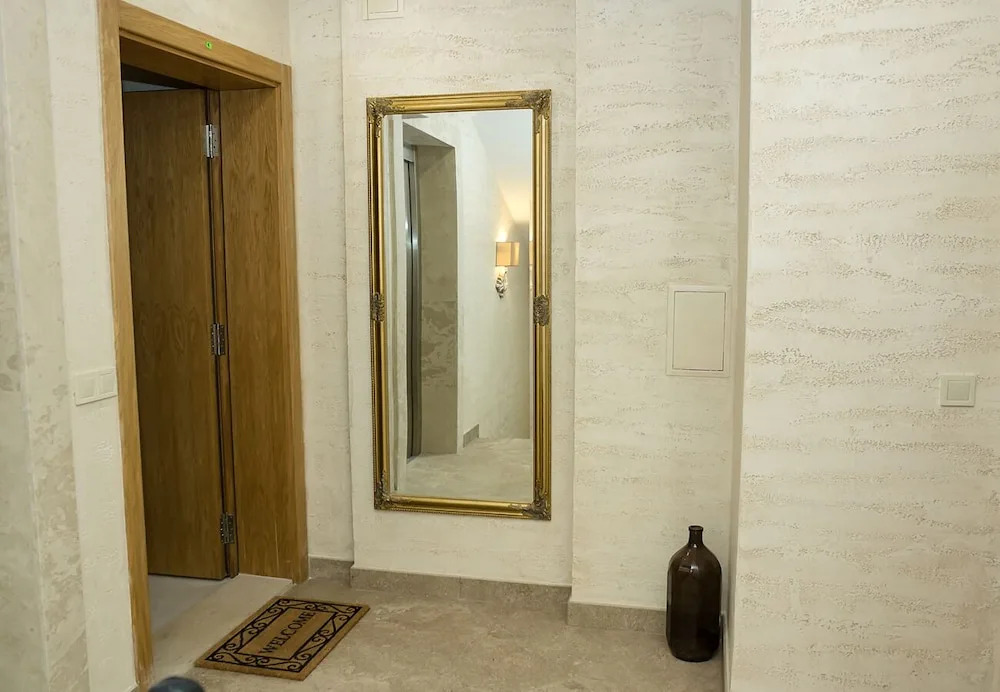 FM Luxury 2-BDR Apartment - Exclusive