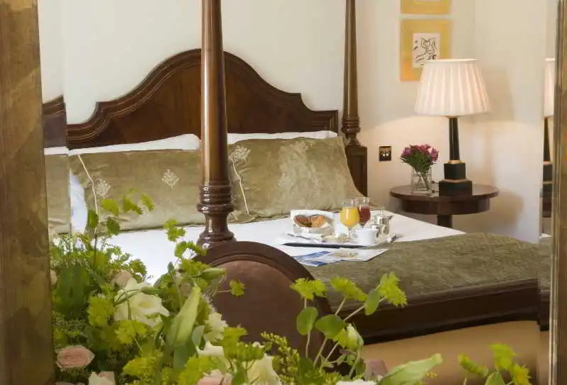 Pentelikon Hotel