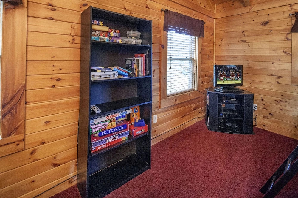 Smoky Mountain Escape by Heritage Cabin Rentals