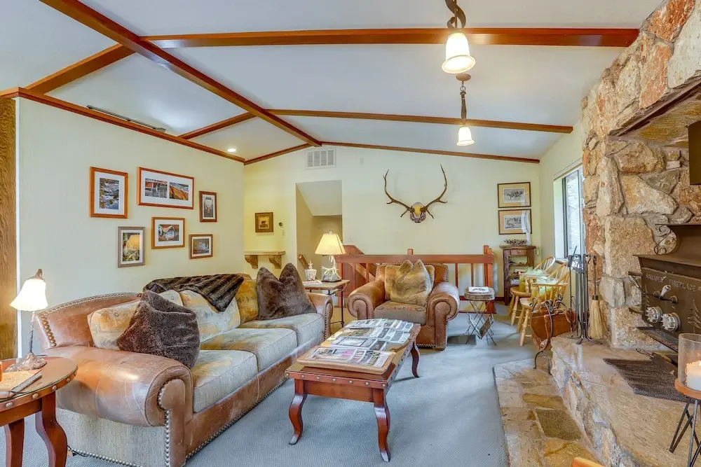 Spacious Tahoe Vista Cabin: Hot Tub, Walk to Beach