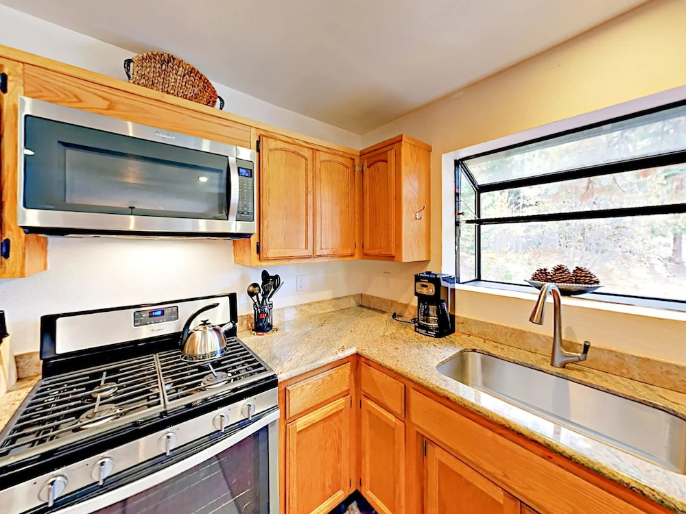 3br W/ Private Hot Tub! Near Golf & Ski Resorts 3 Bedroom Home