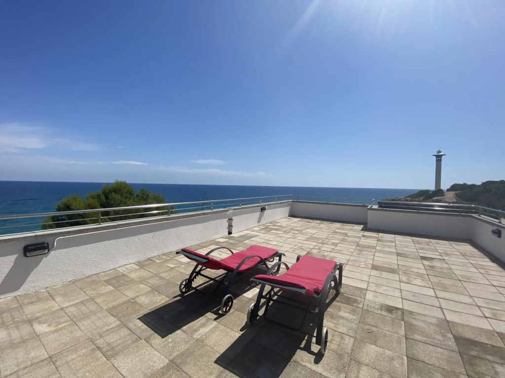 TH52-Lighthouse in Torredembarra
