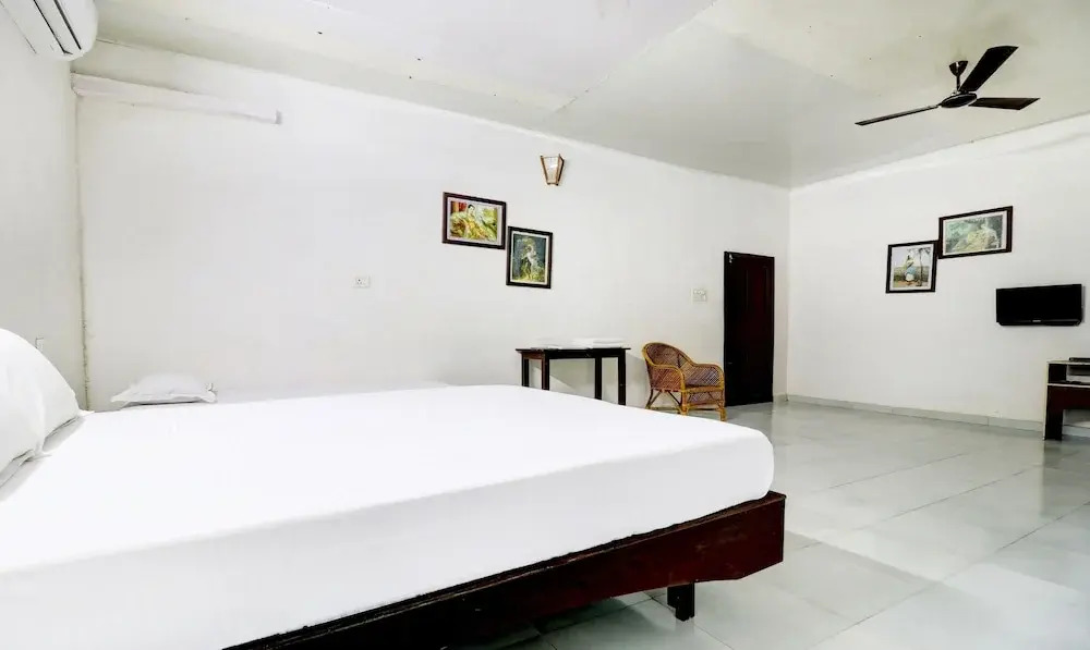 Shirleys Beach Hotel