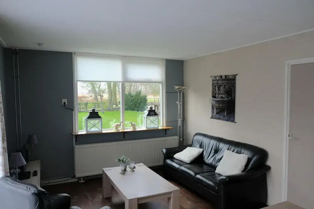 Cottage in Dwarsgracht near Giethoorn