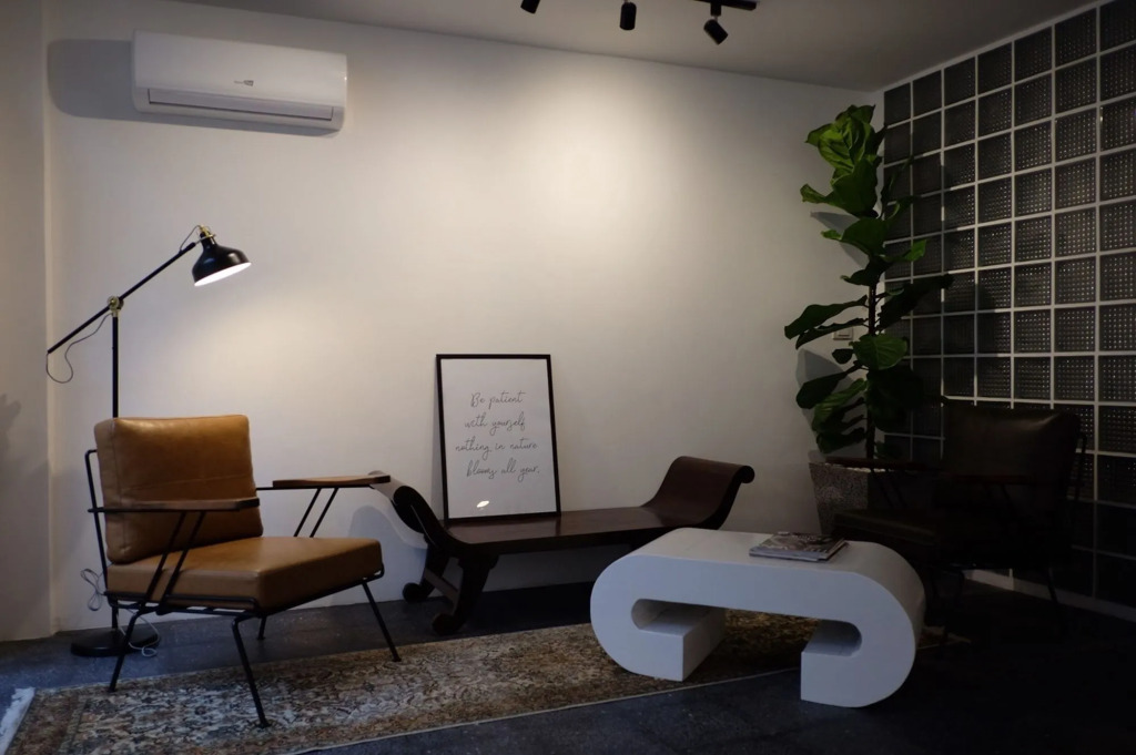 Haus Sathorn 21 Bed and Breakfast