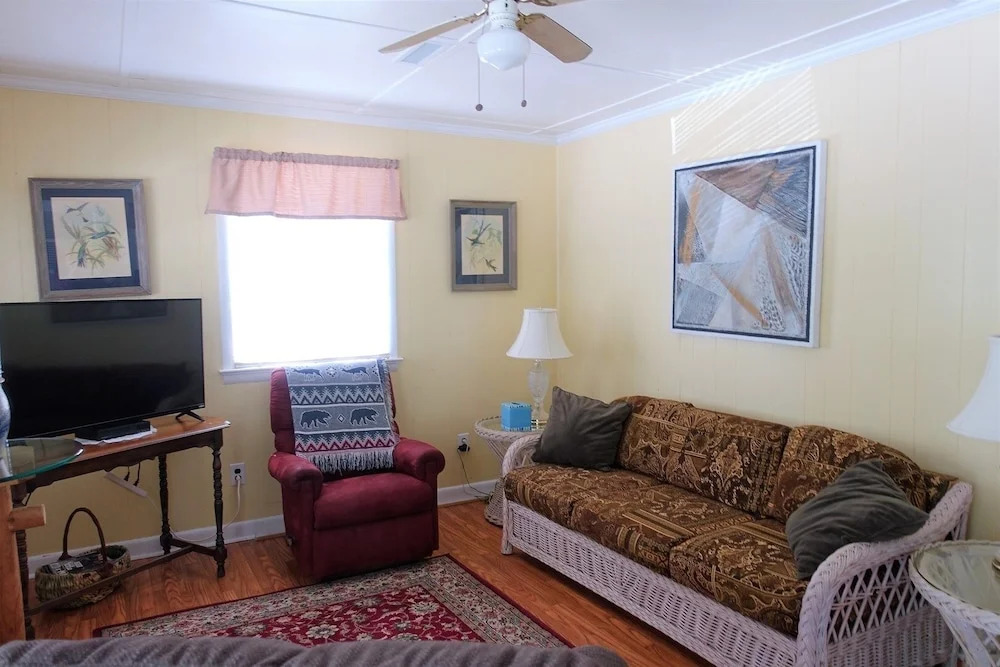 Maude's Cottage 2 Bedrooms 1 Bathroom Home