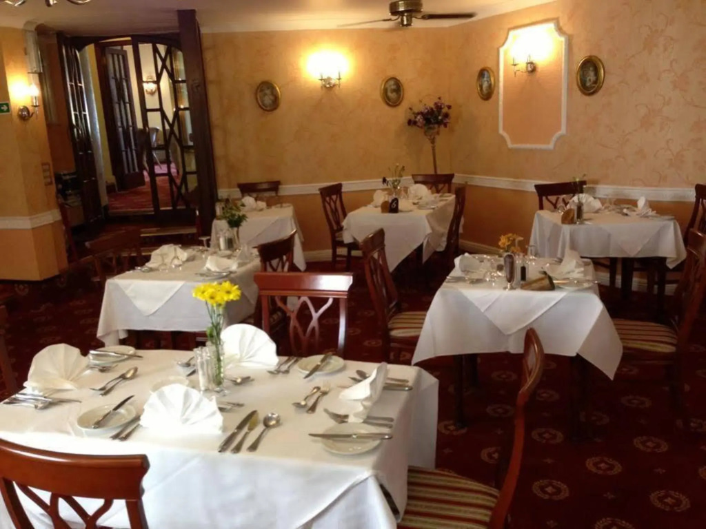 Royal Glen Hotel