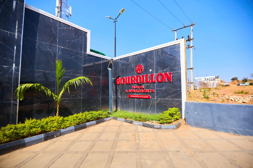 Отель Bourdillion Apartments Airport Road