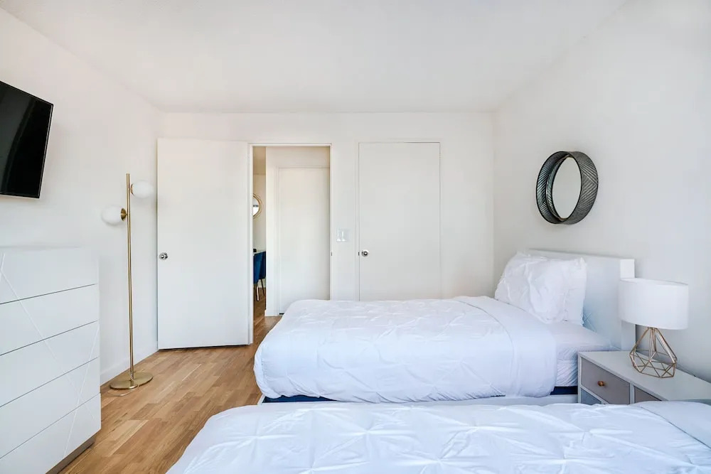 Luxury 2 Bed 2 Bath Unit in Prime Location of NYC