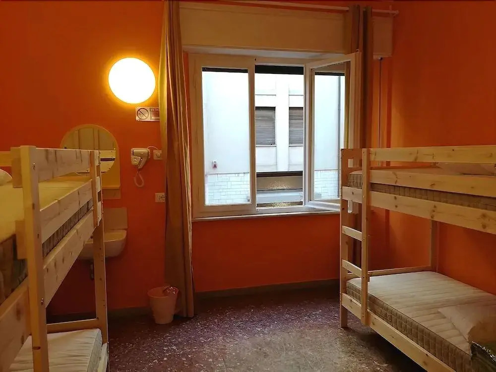 pisa train station hostel
