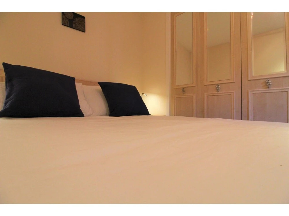 Charming 2BR Flat for 6 In Historic Old Town