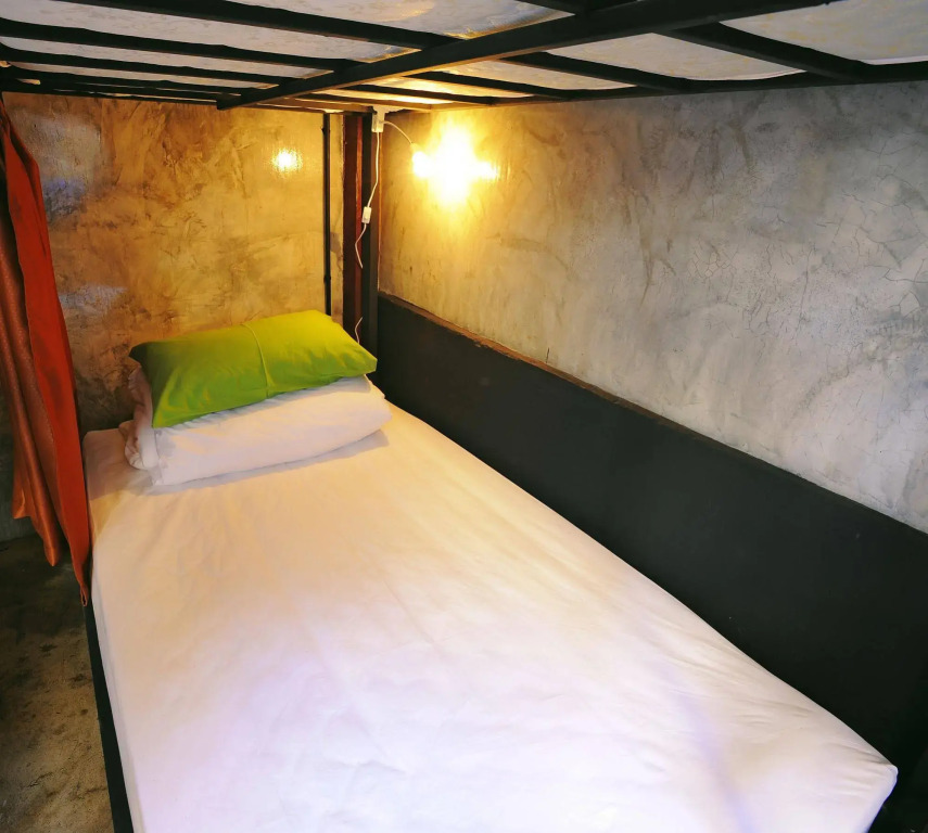 Manon Hostel