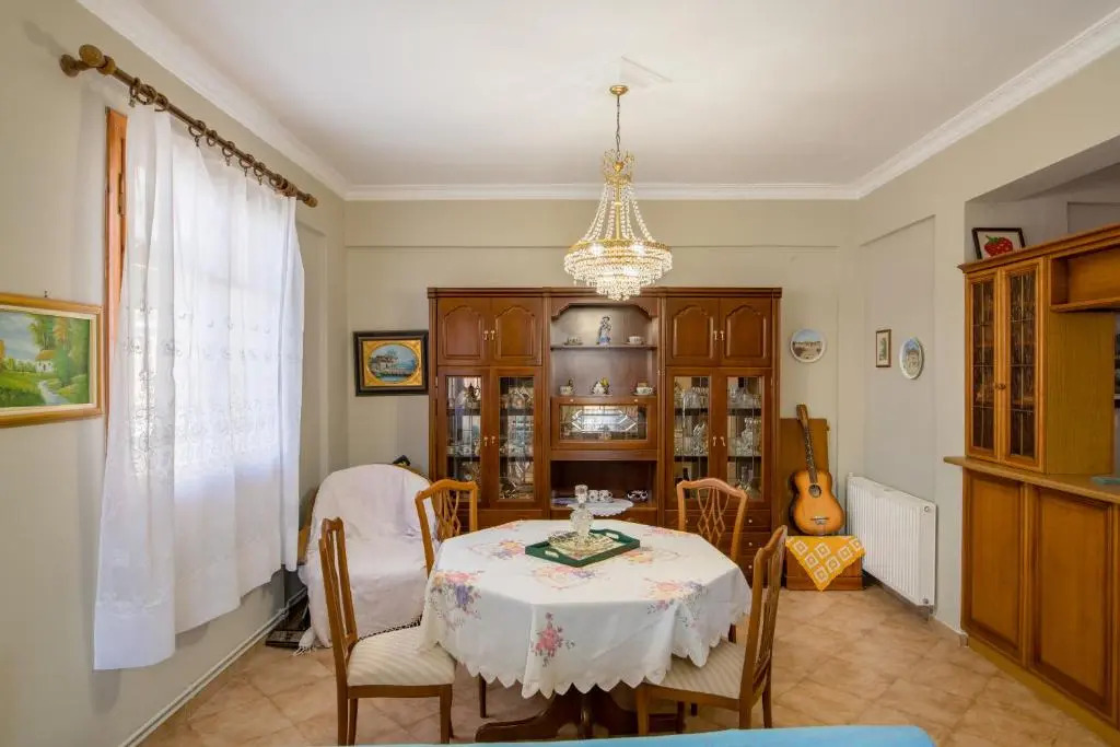 Traditional style 3 bedroom flat in Lixouri 6 guests