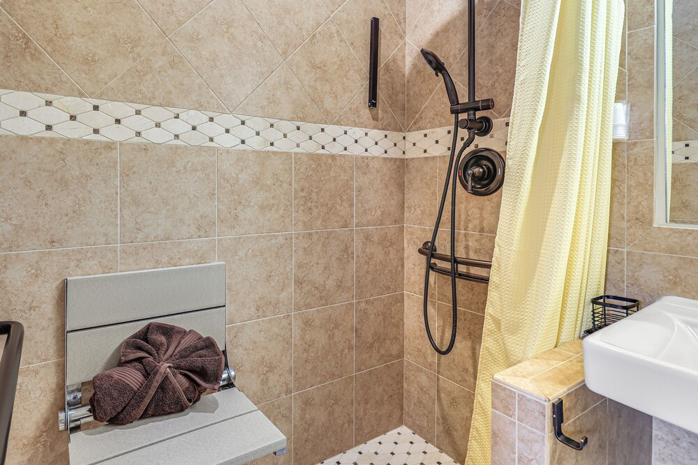 Charming Boutique Home in West End Alexandria!