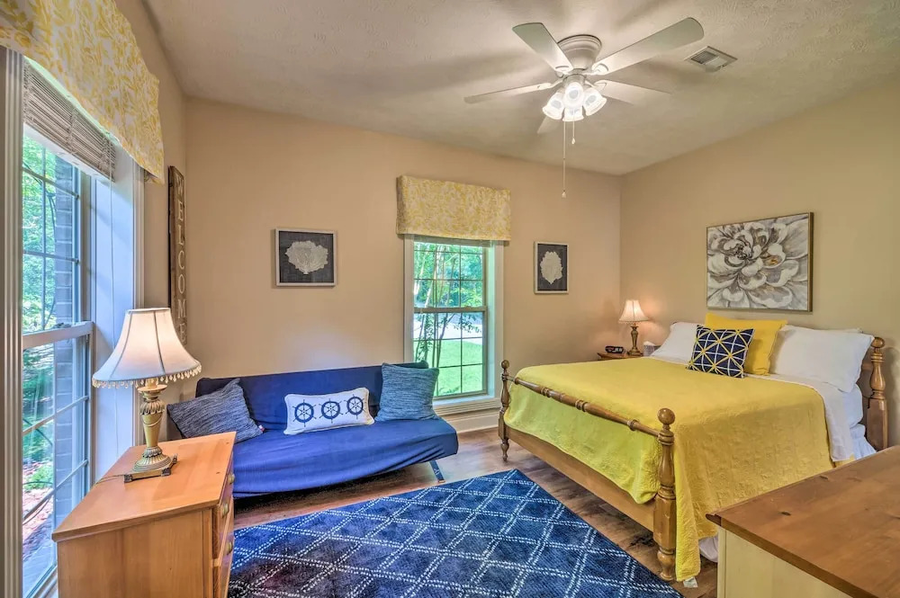 Luxe Lake Cumberland Retreat w/ Decks on 1 Acre!