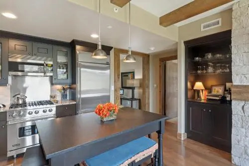 Edgemont 2504 - Luxury Ski-in Ski-out Condo