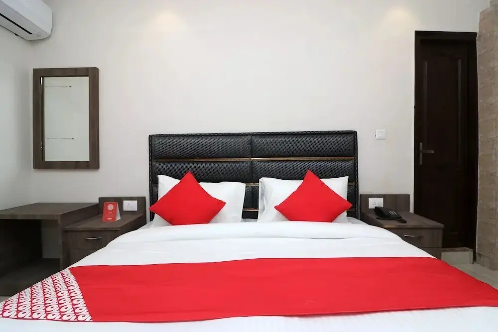 Oyo Flagship 28064 Sector 28 Rajendra Colony
