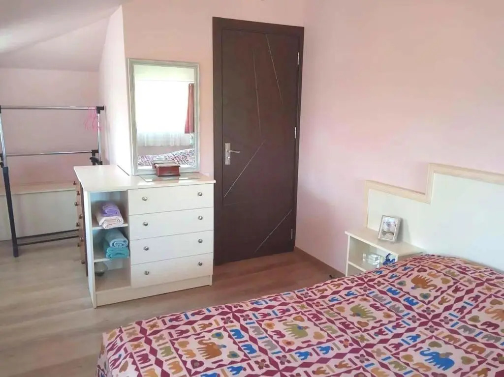 Nino's Veranda Apartment