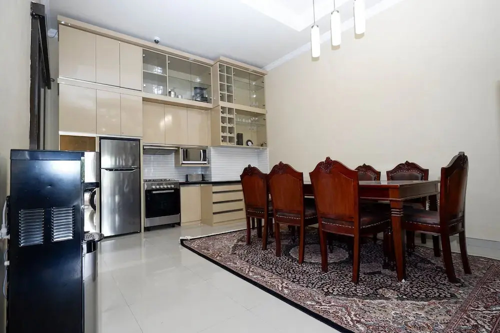 Erna's House Solo by OYO Rooms