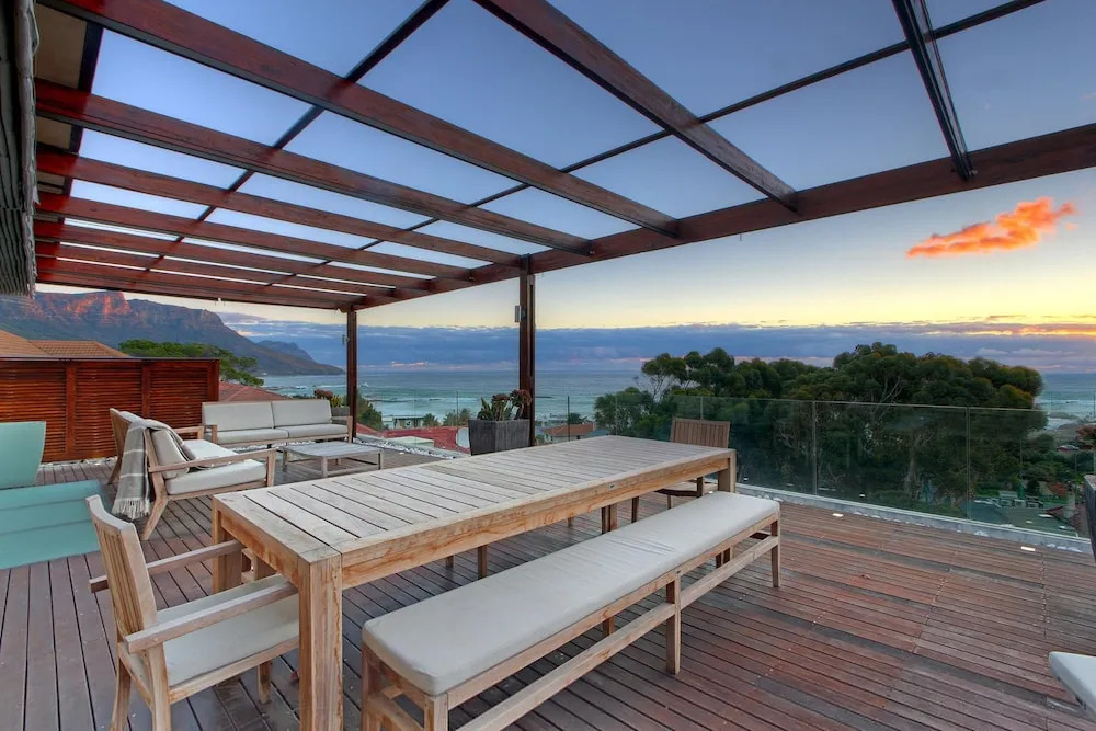 Sea View 3bed Apt w Pool Near Beaches Glen Sunsets