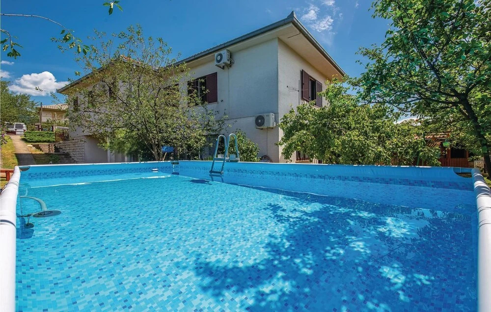 2 Bedroom Lovely Home In Novi Vinodolski