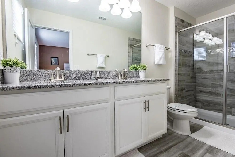 6 Bedrooms / 5 Bathrooms / Solterra (5220 OA), Davenport, US