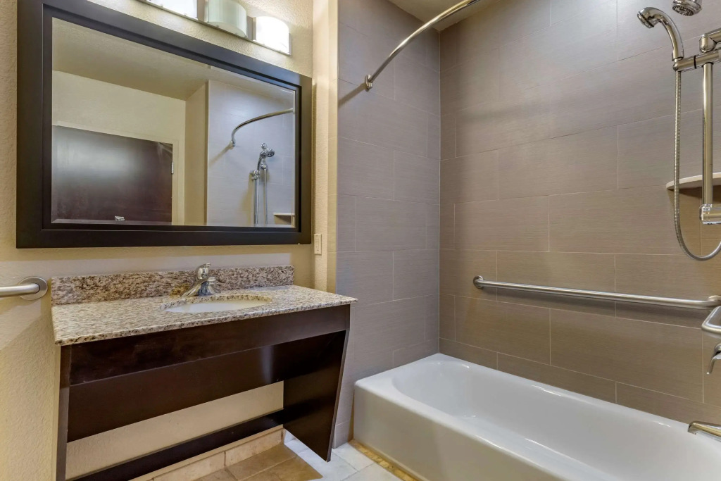 Comfort Inn Bentonville - Crystal Bridges