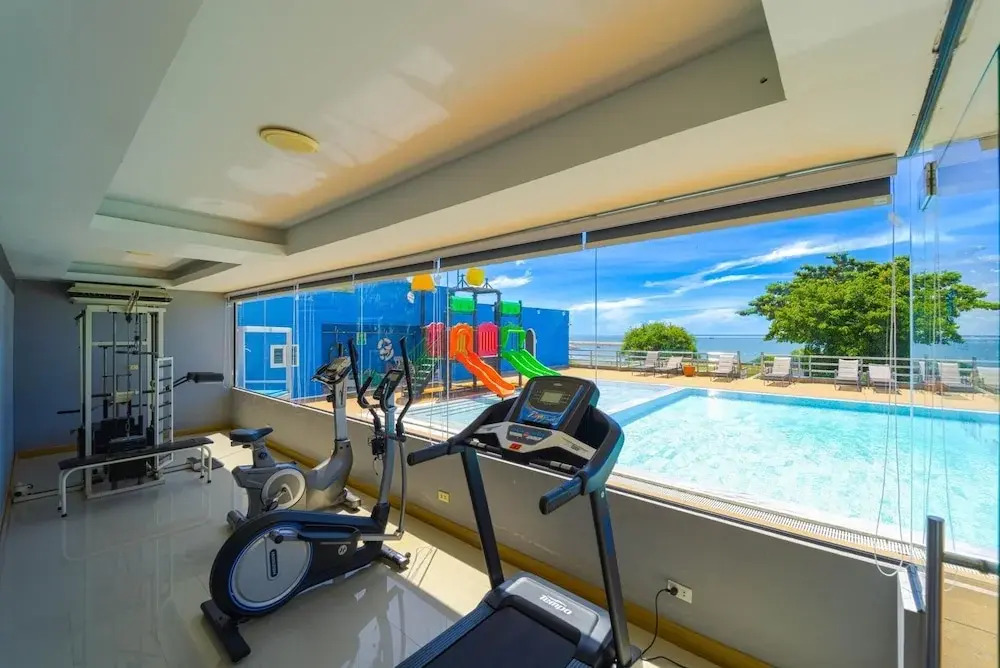 Beachfront Studio Condo-Seaview BW1