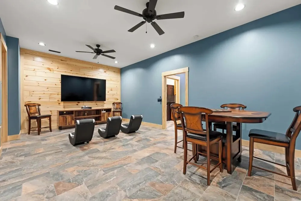 Black Bear & Blue Heron by Avantstay 2 Lakefront Homes, Sleeps 43 Pool, Dock, Theater