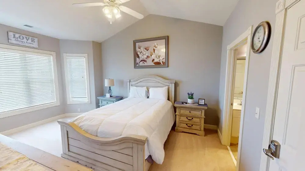 Magnolia Pointe Luster Leaf 4895-402