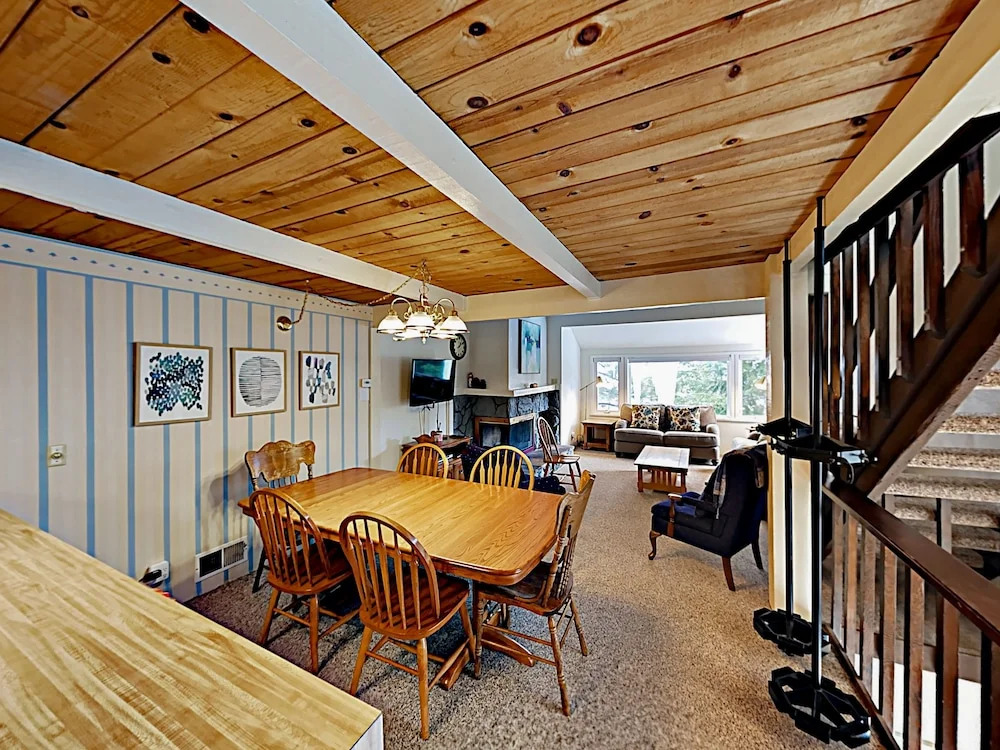 Mountaintop #D - 4 Br Condo