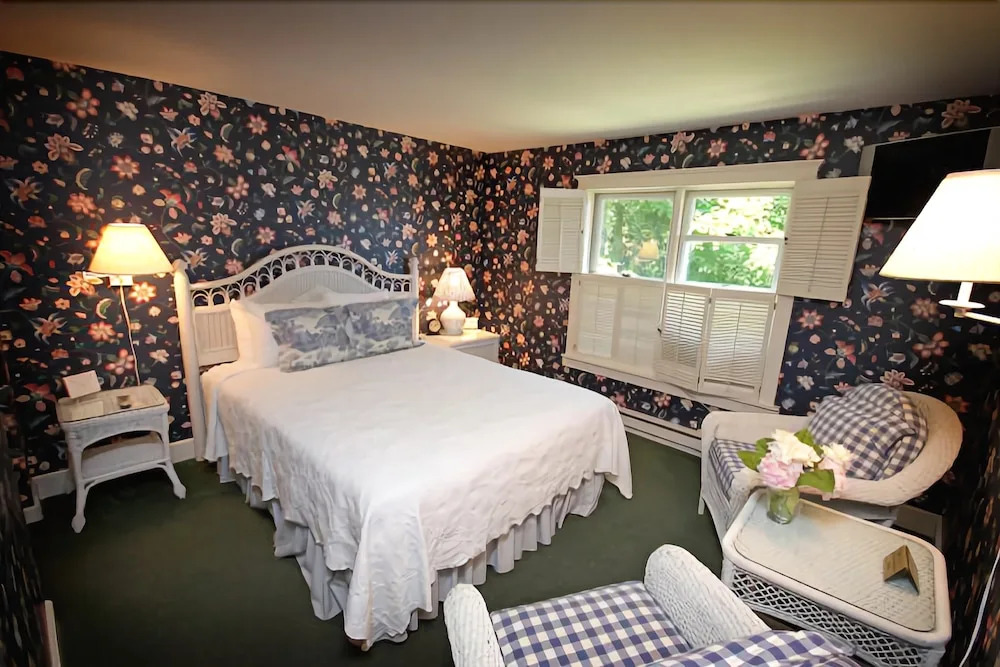 Metivier Inn