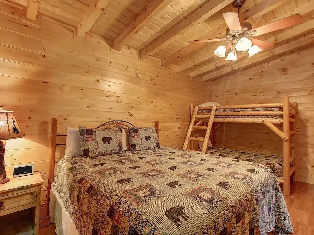 A Players Paradise 3 Bedrooms 3 Bathrooms Cabin