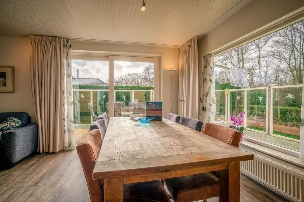 Modernly Furnished 6-person Bungalow in the Seaside Resort of De Koog