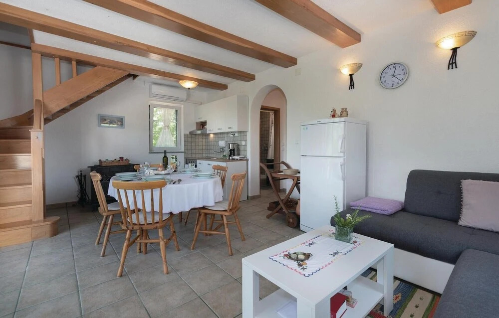 Stunning Home in Ostrobradic With Wifi and 2 Bedrooms