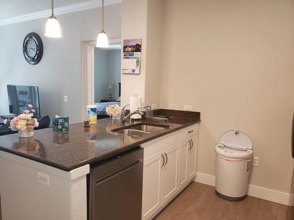 Yes it s Right 2 Suites and 3 Baths in the Heart of San Diego FB2