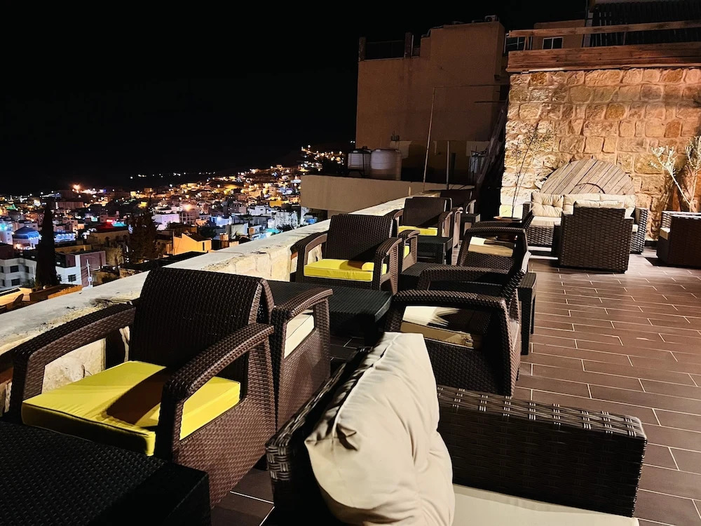 Ata Ali Hotel