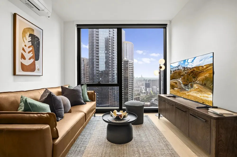 Modern 2BR Southbank Views + Pool Gym Near Casino