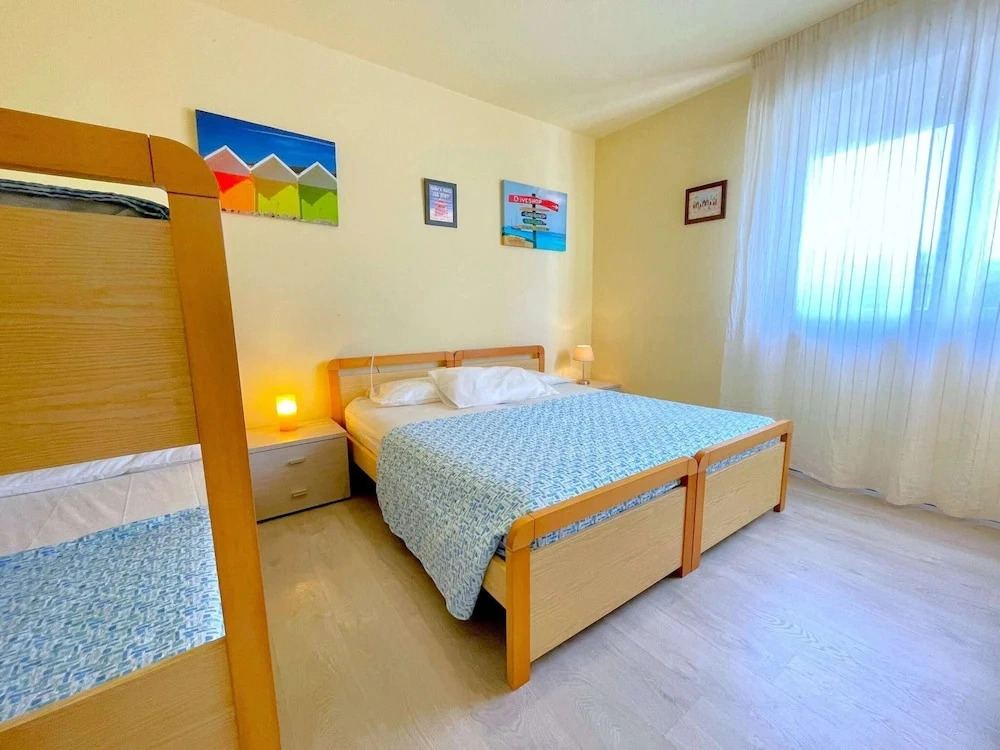 Apartment near Lungomare Trieste for 7