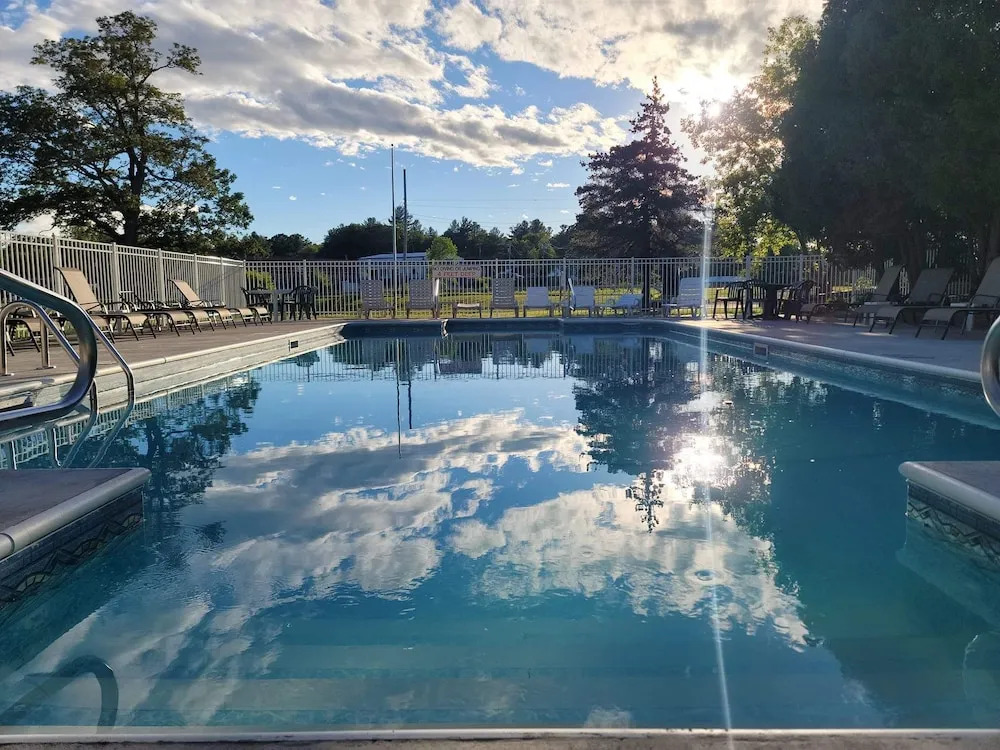 Capt.'s Inn & Suites