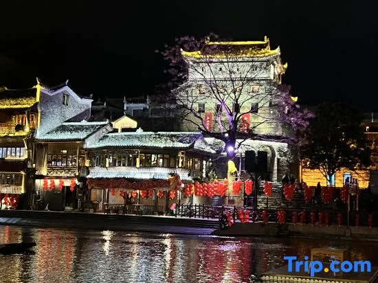 Yuejianglou River View Inn