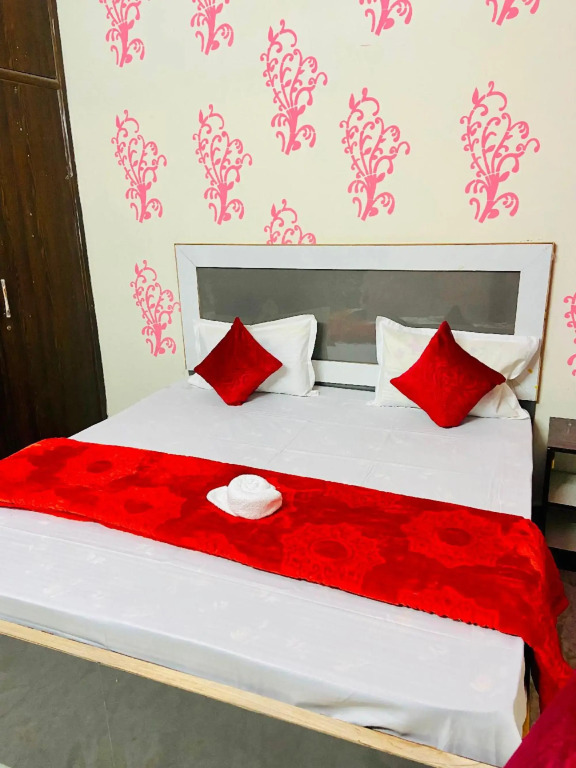 OYO Home 70156 Hotel Red Heart