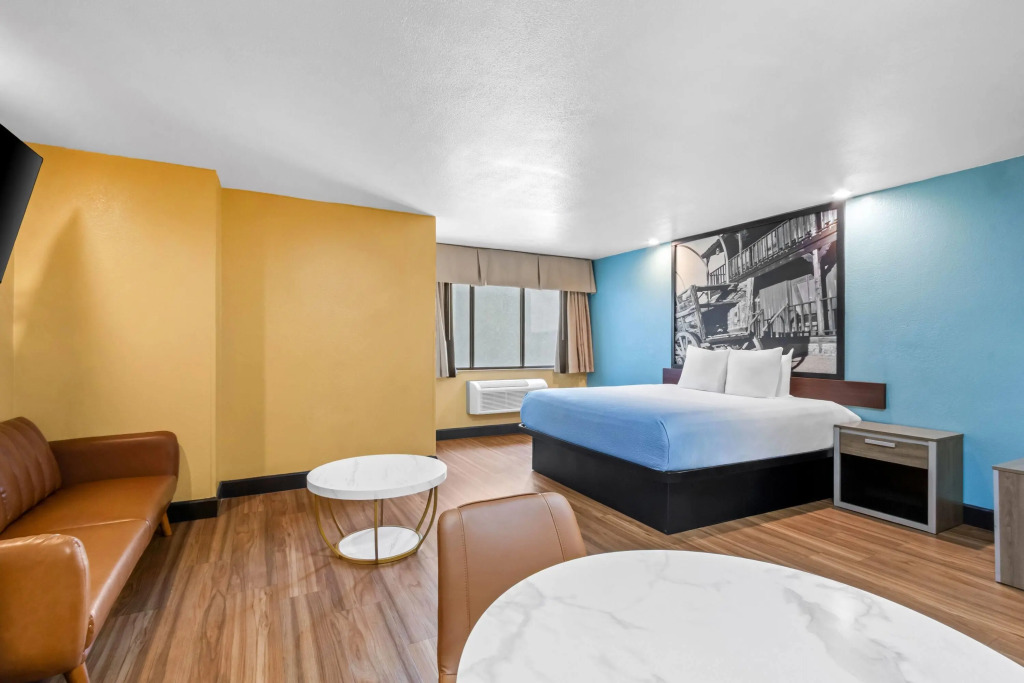 Super 8 by Wyndham Mesa Gilbert