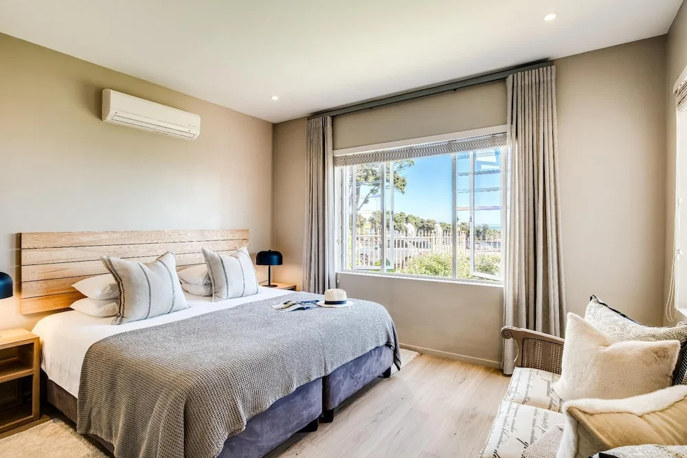 Camps Bay Stylish 2bed by the Tidal Pool Tidescape