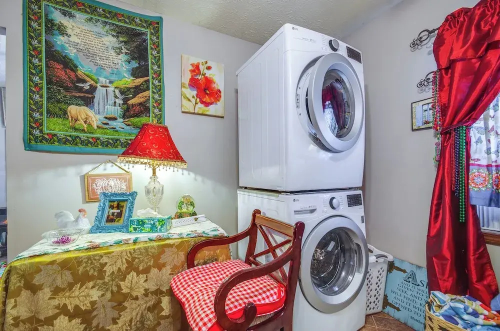 Walk to Dtwn: New Orleans-themed Lebanon Cottage