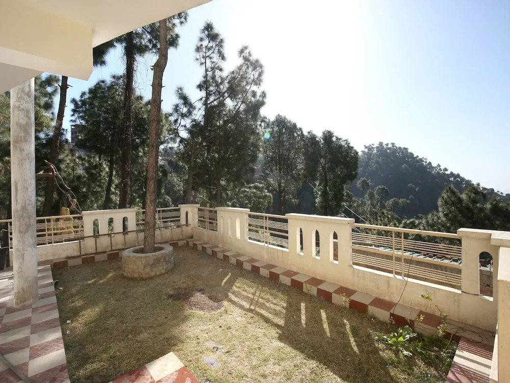 OYO 14883 HOME 1RK Barog Valley