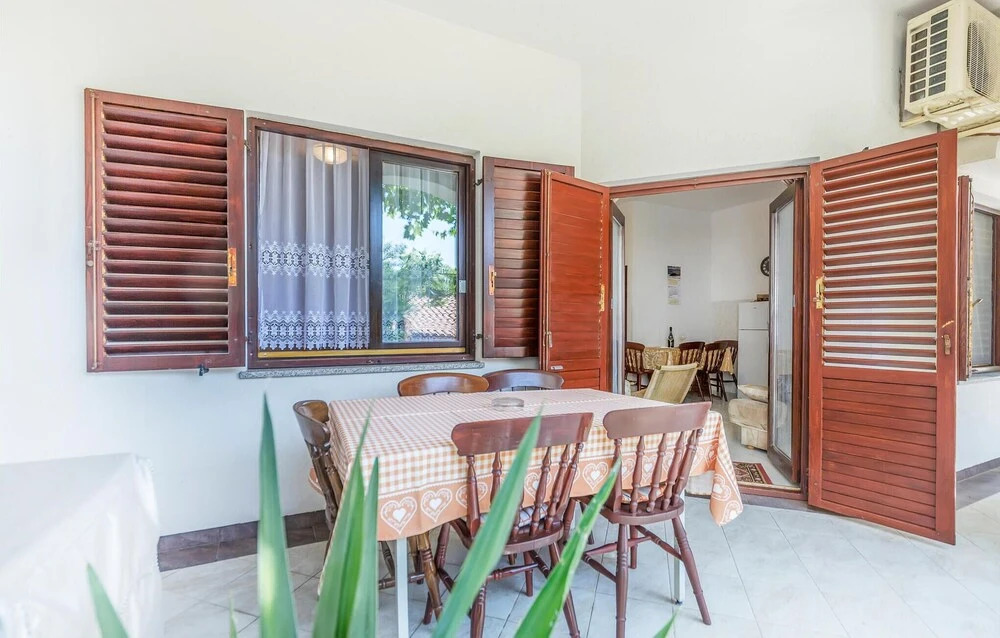 Amazing Apartment in Vinkuran With Wifi and 1 Bedrooms
